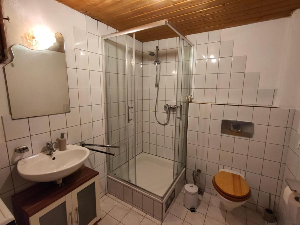 Gemuetliche Mit Kamin Und Garten